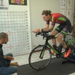 test biomeccanico su rulli con atleta ciclismo