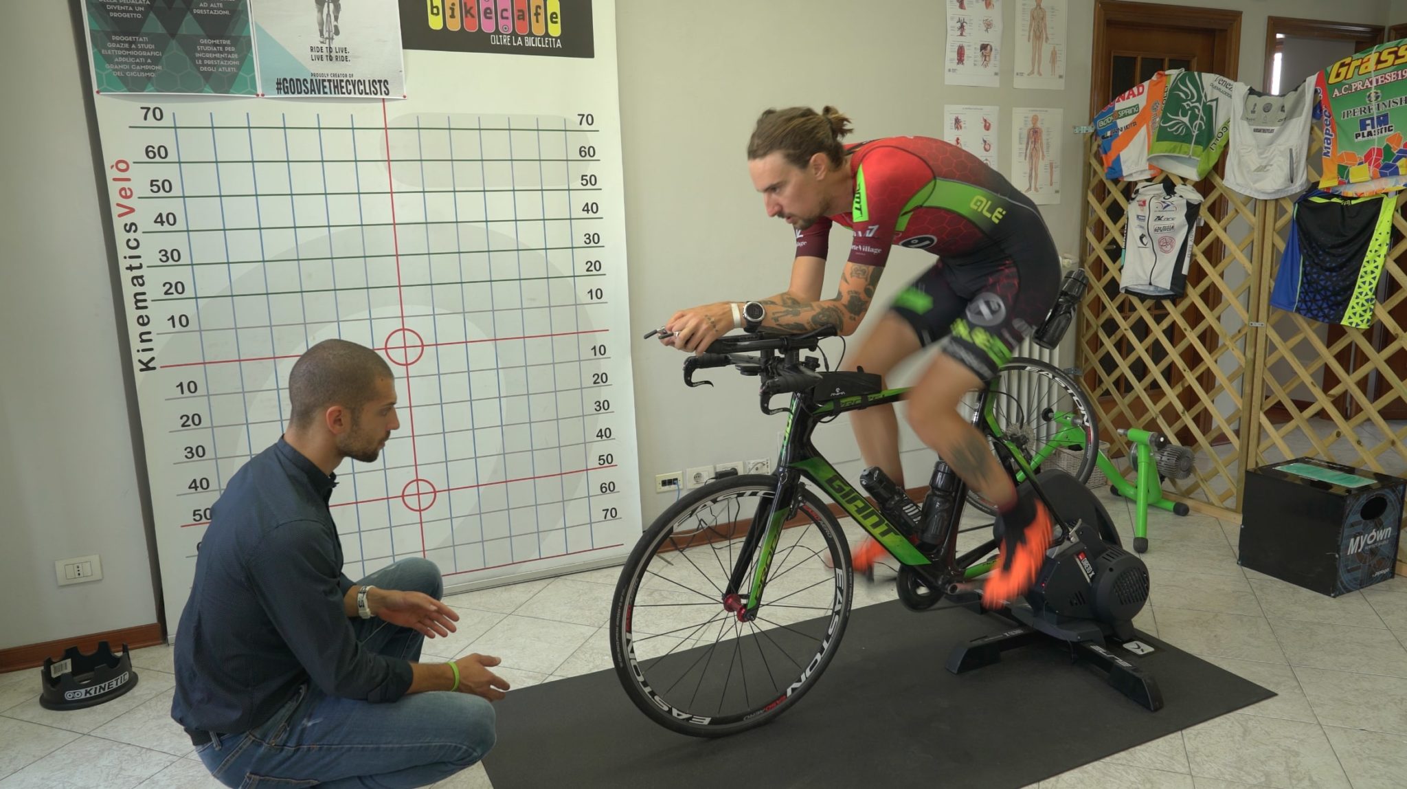 Analisi Biomeccanica del ciclista con Bikecafe e Rhevo