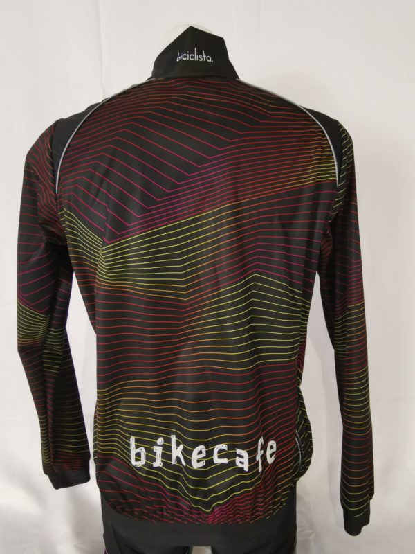 wind-jaket-bikecafe-rear